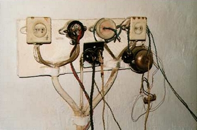 Zagadkowa instalacja telekomunikacyjna